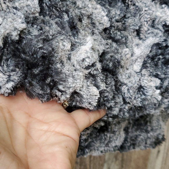 Show me your Mumu Fischer Fur Jacket Small NWT - Picture 4 of 6